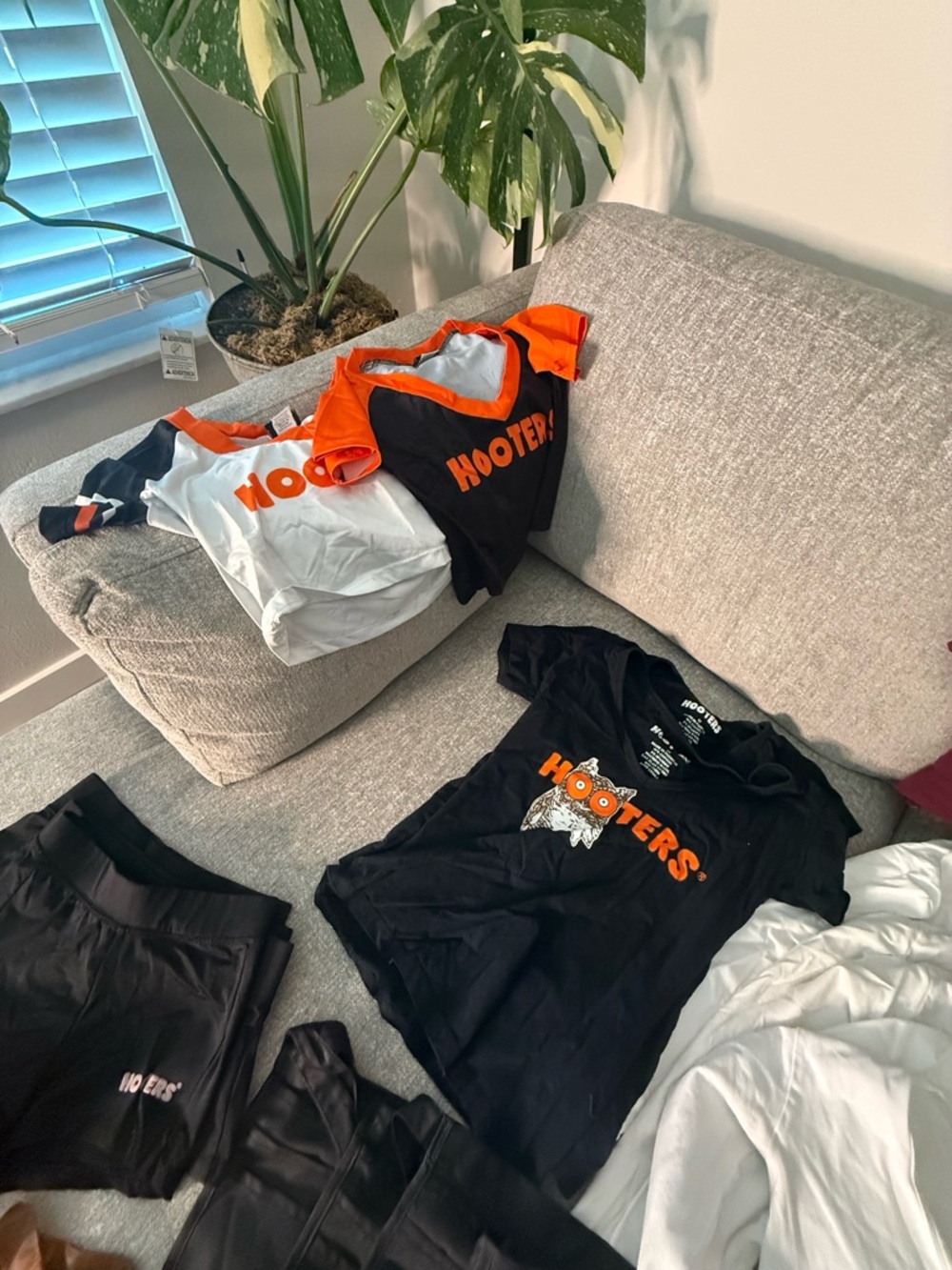 Hooters Uniform Bundle - Picture 5 of 7